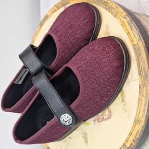 Cozyfeet Mary Jane's Size 5